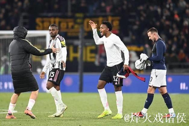 尤文战胜博洛尼亚,卡瓦尔进球,戴维进球被吹,赫格姆红牌罚下! 尤文战胜博洛尼亚,卡瓦尔进球,戴维进球被吹,赫格姆红牌罚下!