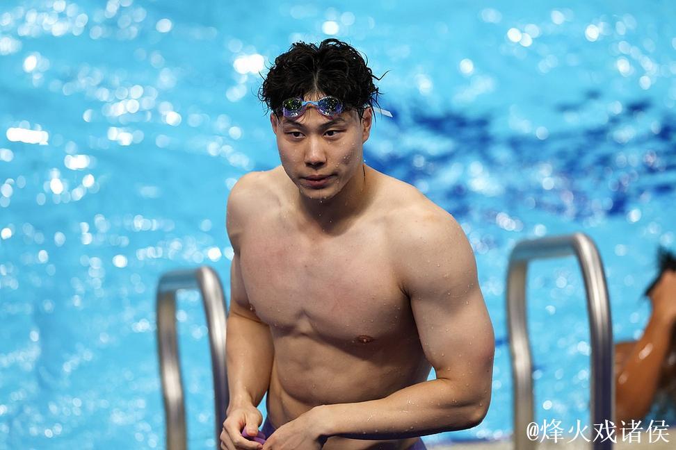 游泳世锦赛：覃海洋勇夺男子50米蛙泳铜牌