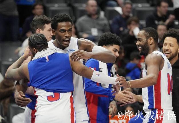 惊爆!西部垫底逆袭东部强队,魔术击败活塞 惊爆!西部垫底逆袭东部强队,魔术击败活塞